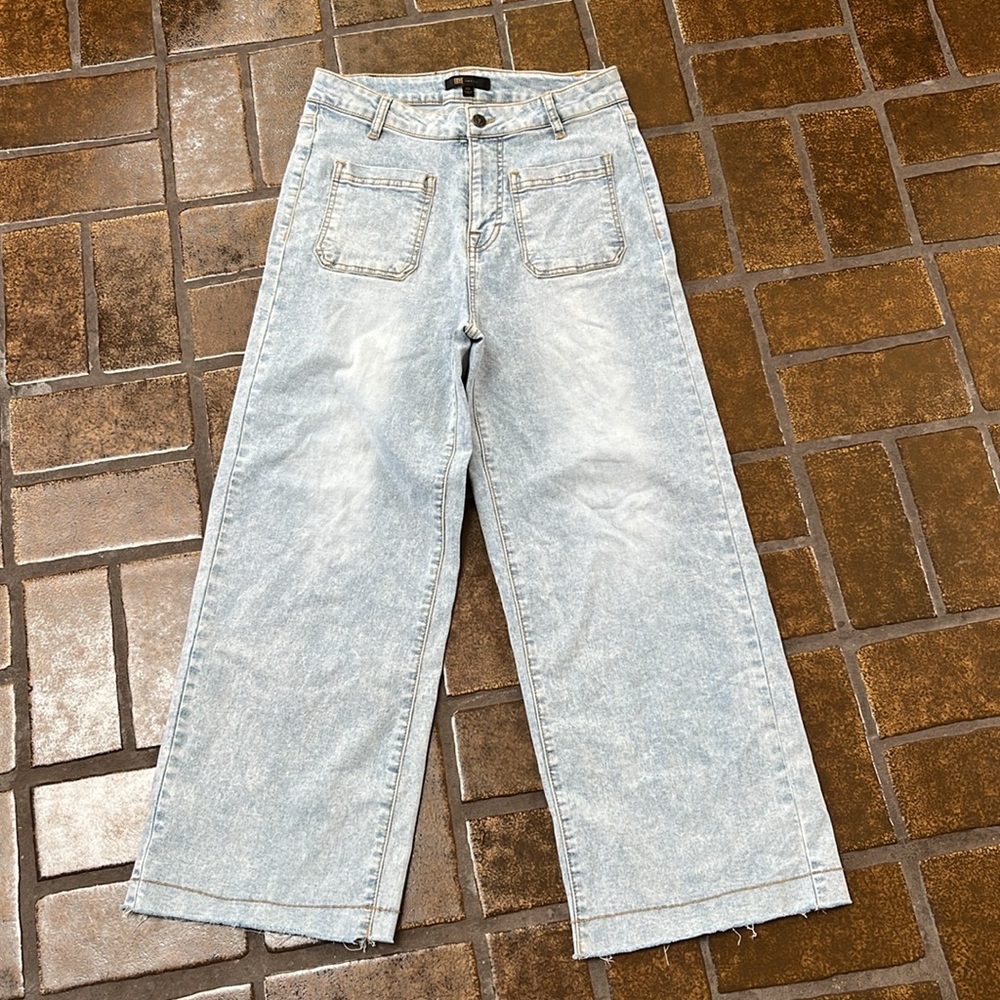 Frye Light Wash High-Rise Patch Pocket Cropped Wide Leg Jean - Picture 1 of 12